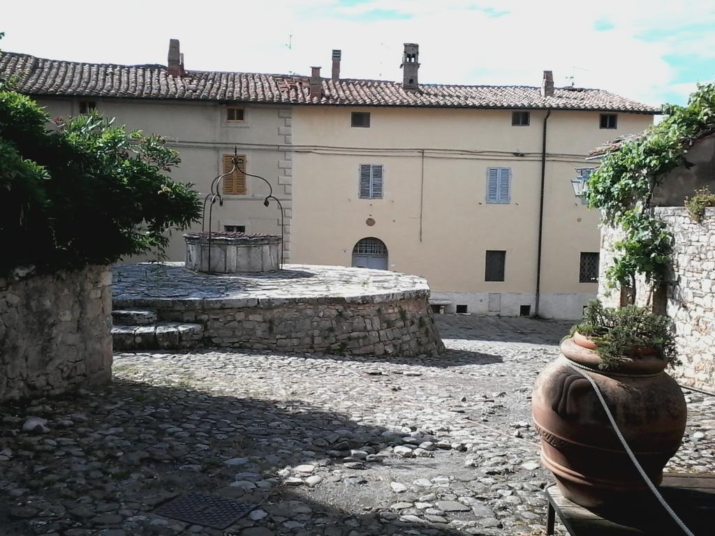 Cisterna Nel Borgo Castiglione dʼOrcia Exterior foto