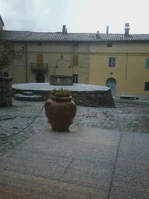 Cisterna Nel Borgo Castiglione dʼOrcia Exterior foto